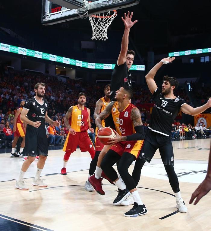 Galatasaray taraftarından Mehmetçiğe destek