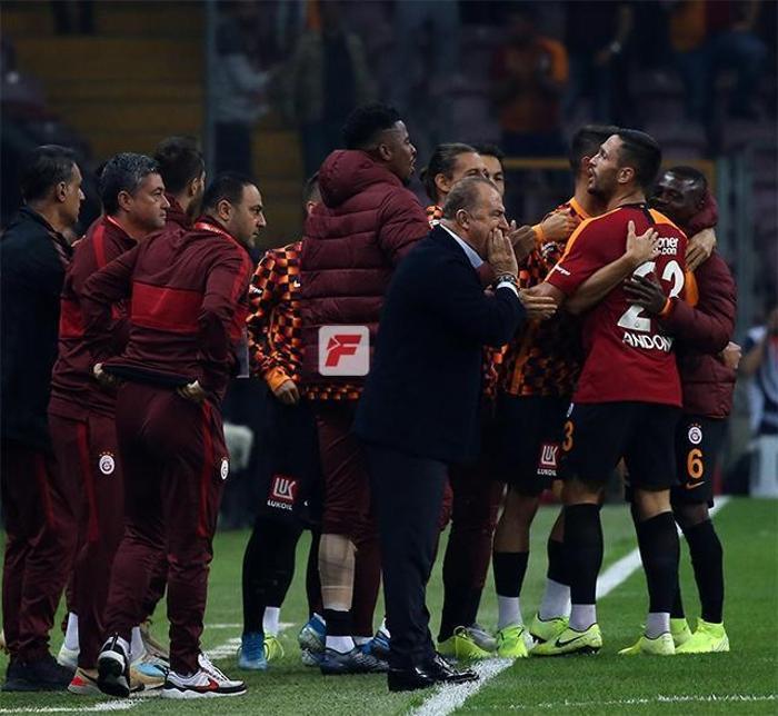 Galatasaray - Sivasspor maçında tribünlerin konuştuğu güzel