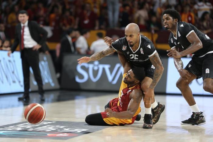 Galatasaray taraftarından Mehmetçiğe destek