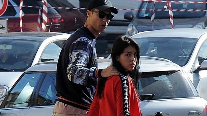 Cristiano Ronaldo ve Georgina Rodriguezi böyle yakaladılar