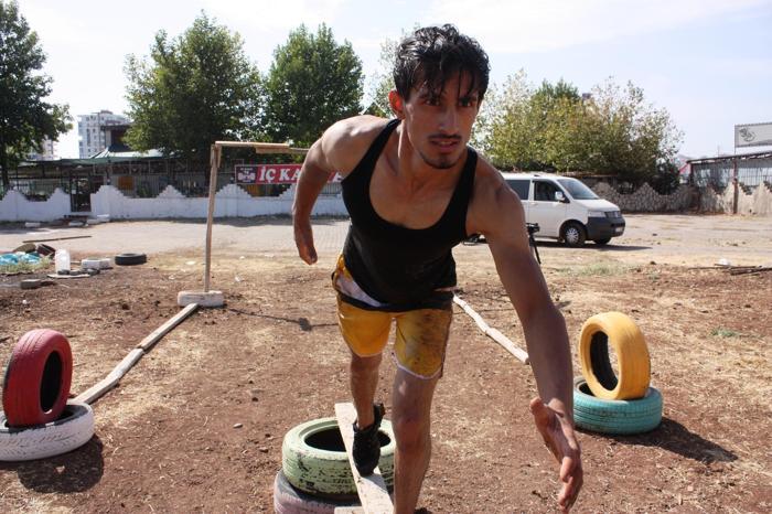Survivor hayali için parkur kurdu