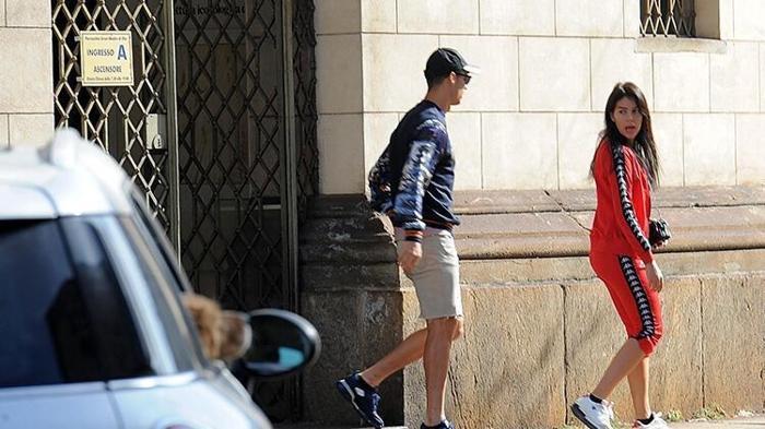 Cristiano Ronaldo ve Georgina Rodriguezi böyle yakaladılar