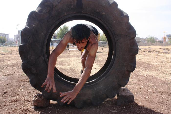 Survivor hayali için parkur kurdu