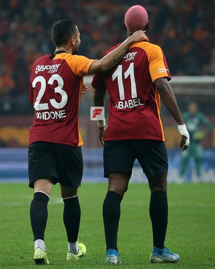 Galatasaray - Sivasspor maçında tribünlerin konuştuğu güzel