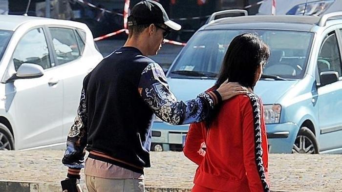 Cristiano Ronaldo ve Georgina Rodriguezi böyle yakaladılar