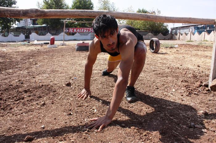 Survivor hayali için parkur kurdu