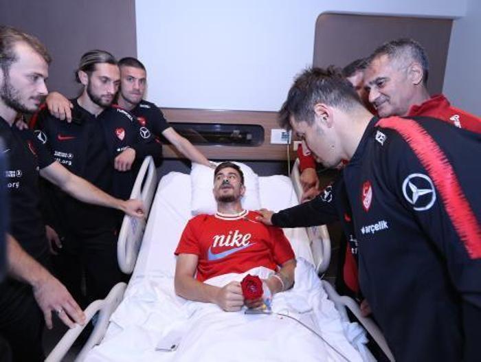 A Milli Takımdan Dorukhan Toköze geçmiş olsun ziyareti