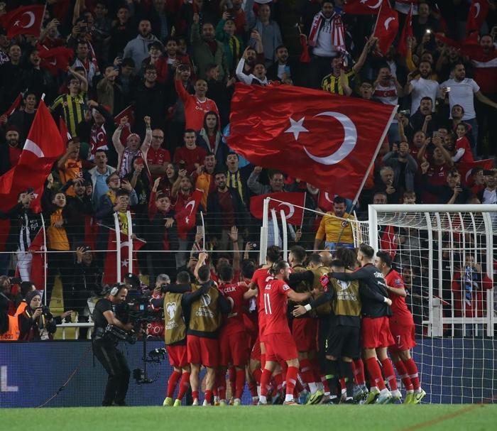 Cenk Tosunun golü hayat verdi