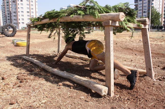 Survivor hayali için parkur kurdu