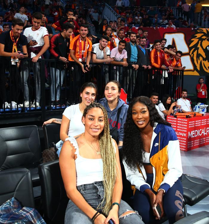 Galatasaray taraftarından Mehmetçiğe destek