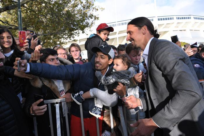 Zlatan Ibrahimovicin heykeli dikildi