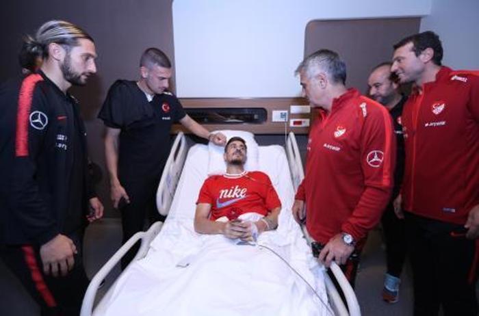 A Milli Takımdan Dorukhan Toköze geçmiş olsun ziyareti