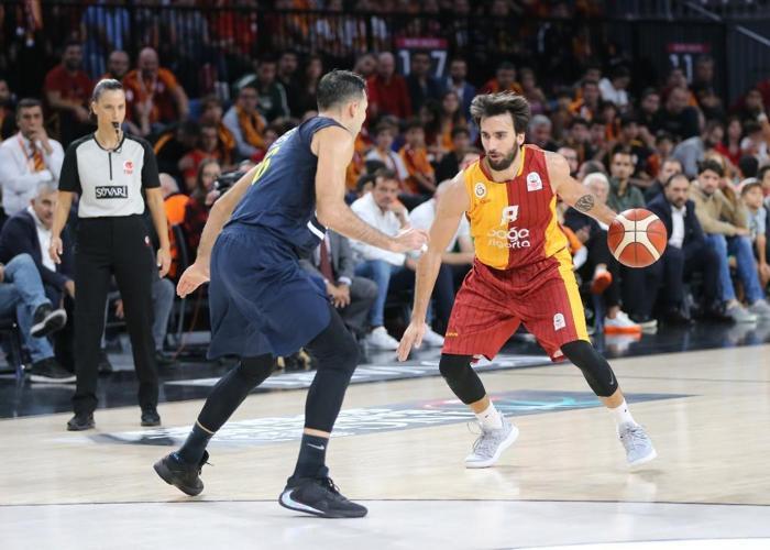 Galatasaray - Fenerbahçe maçından ekrana yansımayanlar...