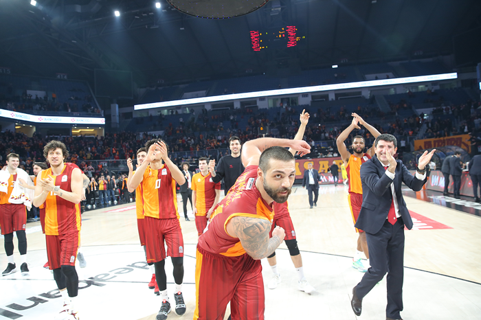 Galatasaray - Fenerbahçe maçından ekrana yansımayanlar...