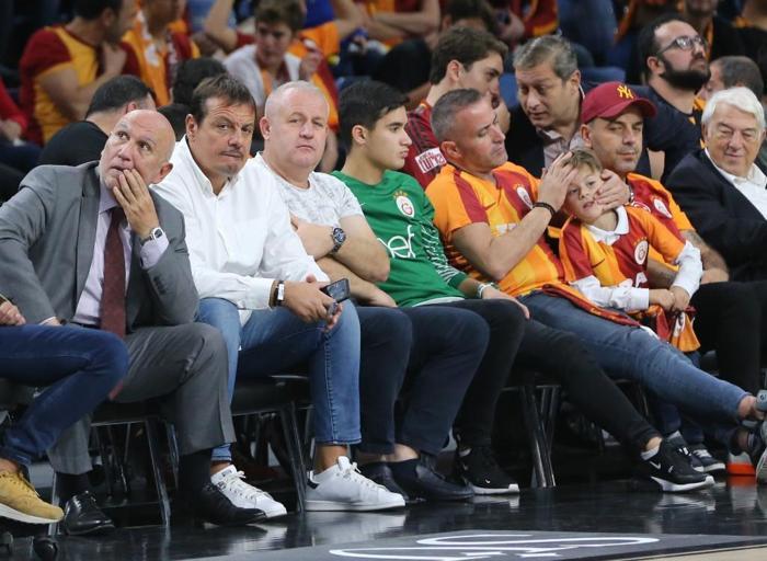 Ergin Ataman derbiyi izledi