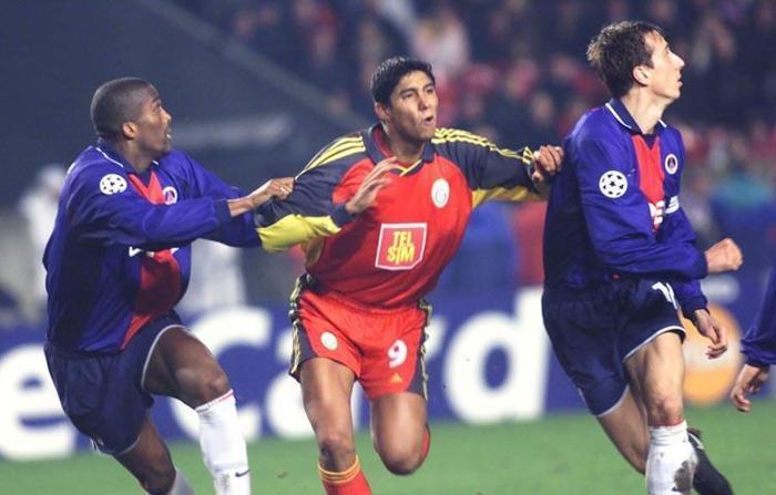 18 yıl önceki Galatasaray - Paris Saint-Germain maçında 25 özel kare