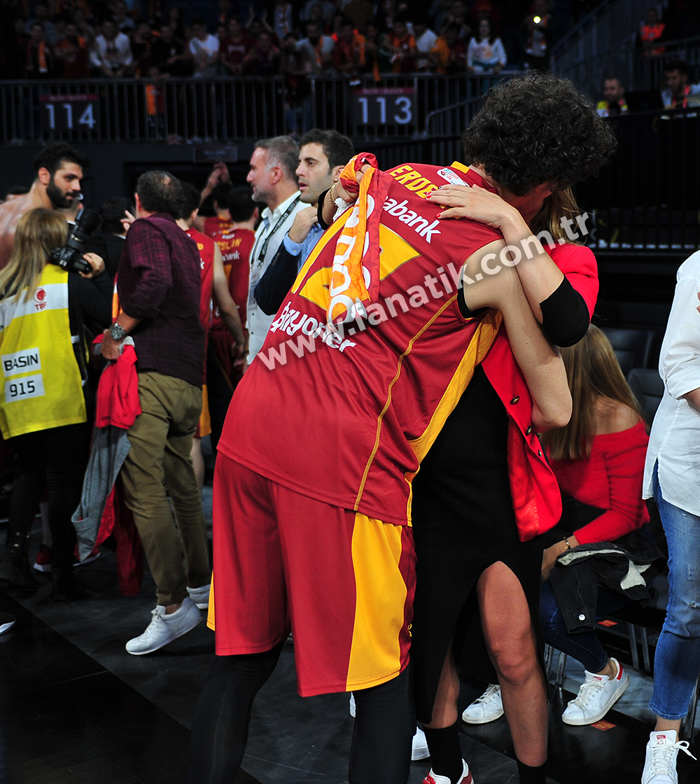 Galatasaray - Fenerbahçe maçından ekrana yansımayanlar...