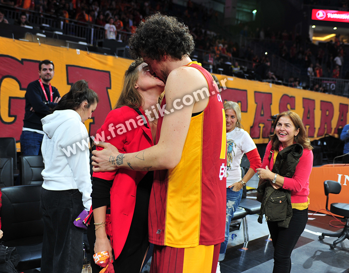 Galatasaray - Fenerbahçe maçından ekrana yansımayanlar...
