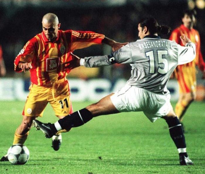 18 yıl önceki Galatasaray - Paris Saint-Germain maçında 25 özel kare