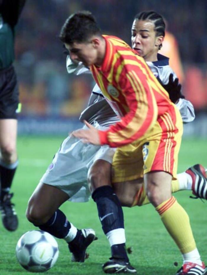 18 yıl önceki Galatasaray - Paris Saint-Germain maçında 25 özel kare