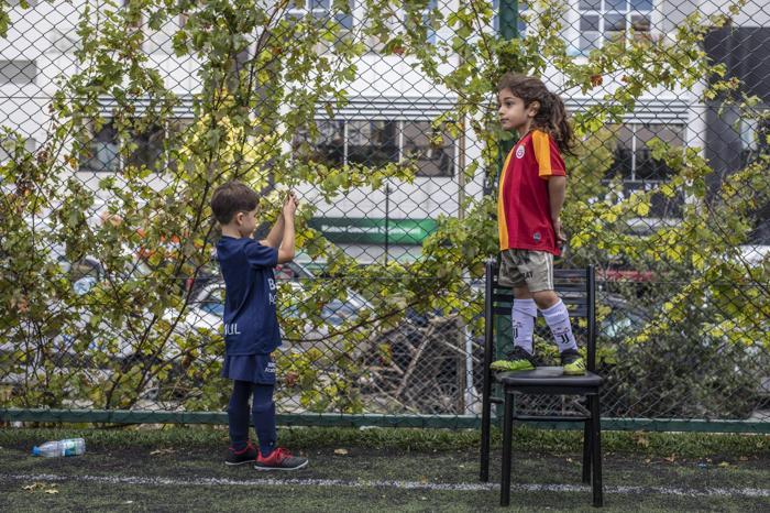 5 yaşındaki Arat, karın kaslarıyla fenomen oldu