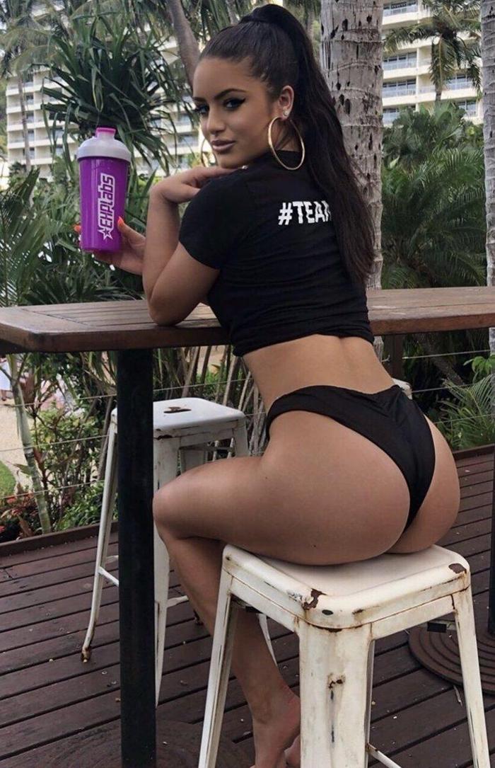 Fitness aşığı Tia Christofi ve büyükannesi sosyal medyayı salladı