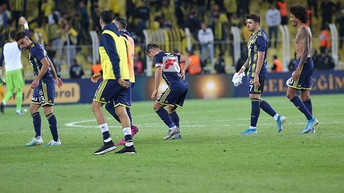 Fenerbahçede son dakika... Emre Belözoğlu ağrılar içinde kaldı