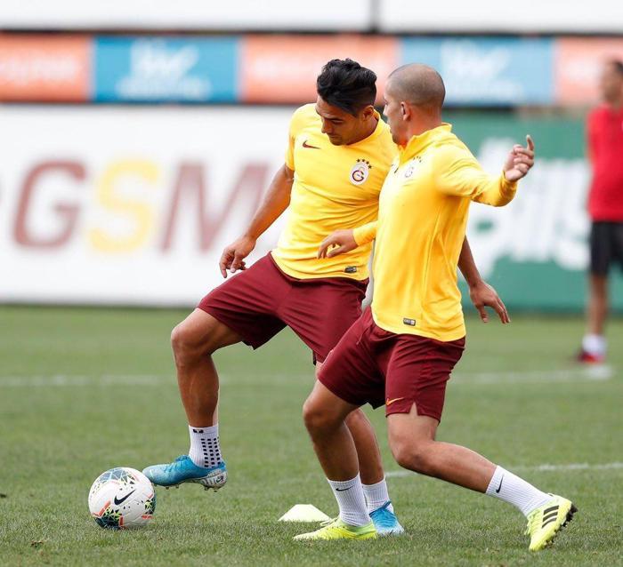 Donktan Emre Mora gözdağı Bu kare Galatasaray idmanında çekildi