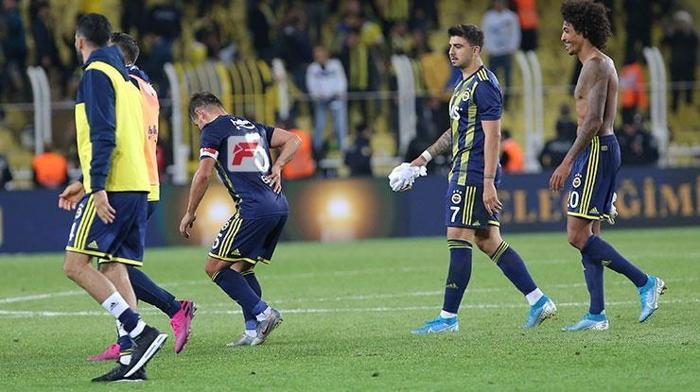 Fenerbahçede son dakika... Emre Belözoğlu ağrılar içinde kaldı