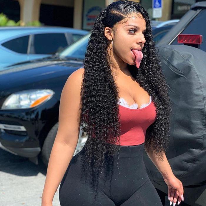 Uzun dili sayesinde Instagramdan 600 bin TL kazanıyor