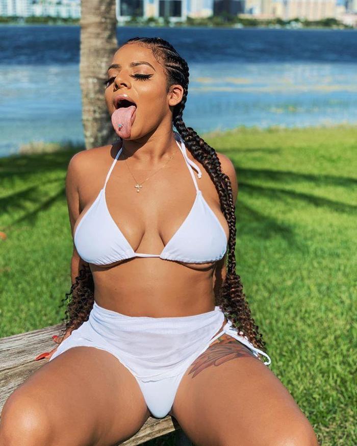 Uzun dili sayesinde Instagramdan 600 bin TL kazanıyor