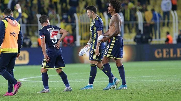 Fenerbahçede son dakika... Emre Belözoğlu ağrılar içinde kaldı
