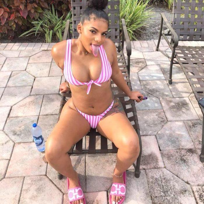 Uzun dili sayesinde Instagramdan 600 bin TL kazanıyor