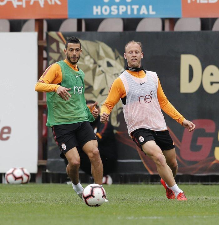 Galatasarayda moralli idman Taffarele sürpriz doğum günü kutlaması