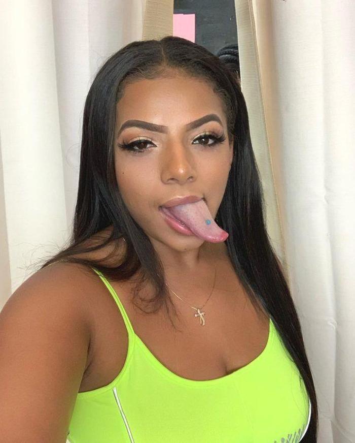 Uzun dili sayesinde Instagramdan 600 bin TL kazanıyor