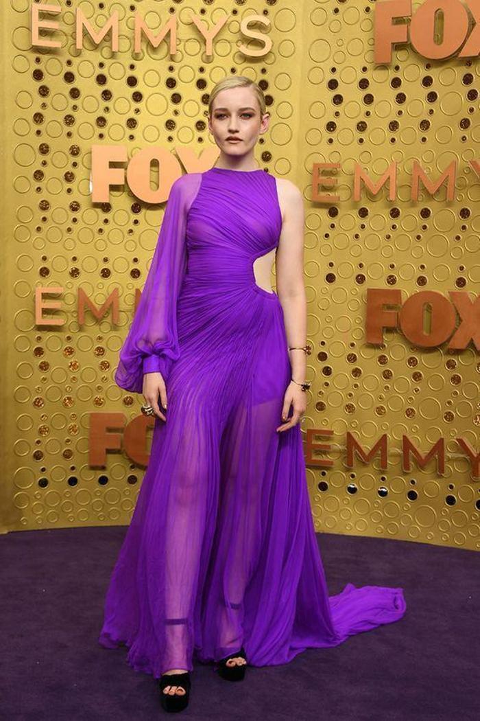 71. Emmy Ödüllerinde kırmızı halı şıklığı