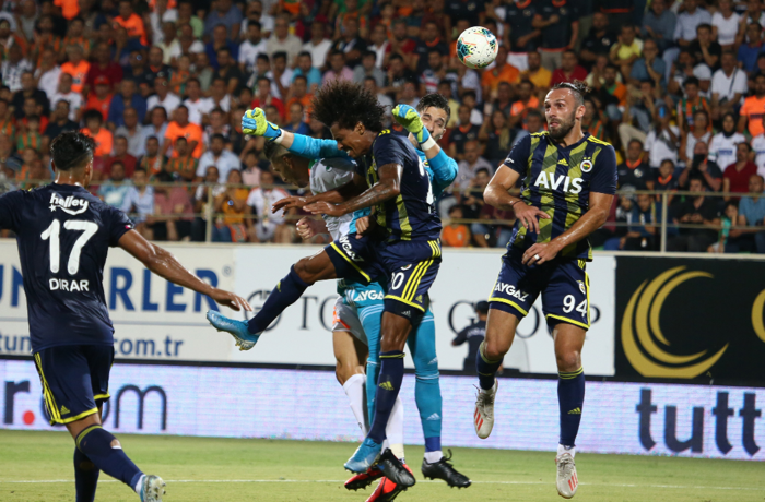 Alanyaspor-Fenerbahçe maçından ekrana yansımayanlar