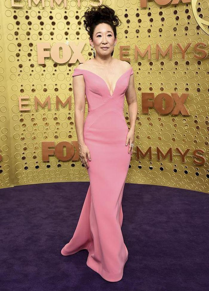 71. Emmy Ödüllerinde kırmızı halı şıklığı