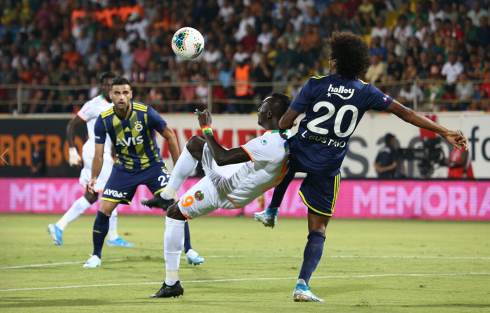 Alanyaspor-Fenerbahçe maçından ekrana yansımayanlar