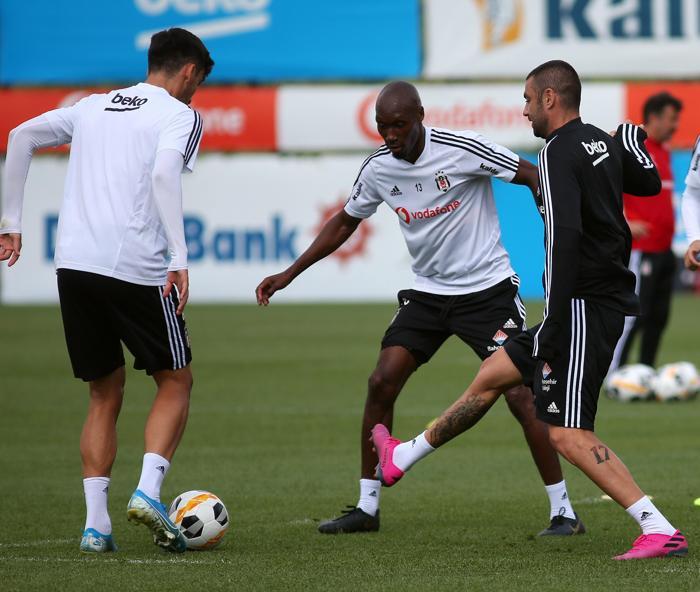 Son dakika Beşiktaşa Oğuzhan ve Burak Yılmaz müjdesi