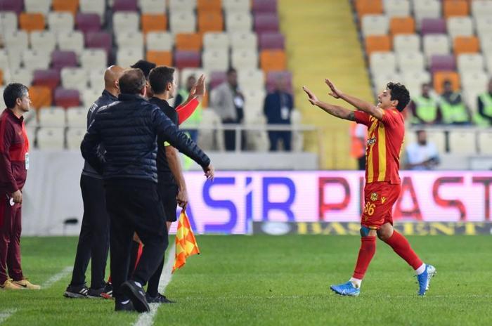 Ömer orta sahayı sırtladı (Metin Karabaş)