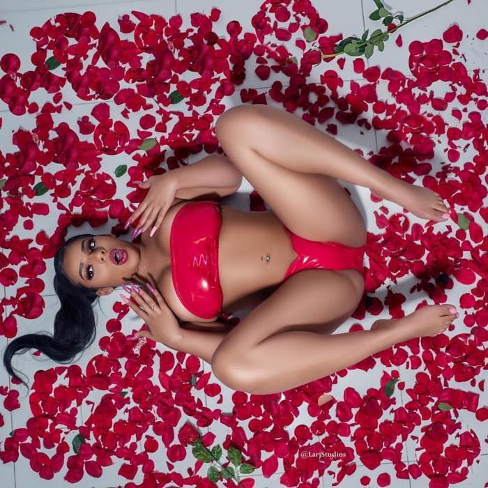 Uzun dili sayesinde Instagramdan 600 bin TL kazanıyor