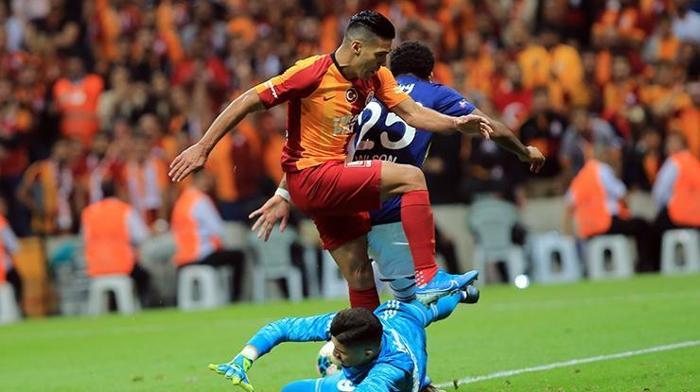 Fanatik yazarlarının Galatasaray-Fenerbahçe derbisi maçı yorumları