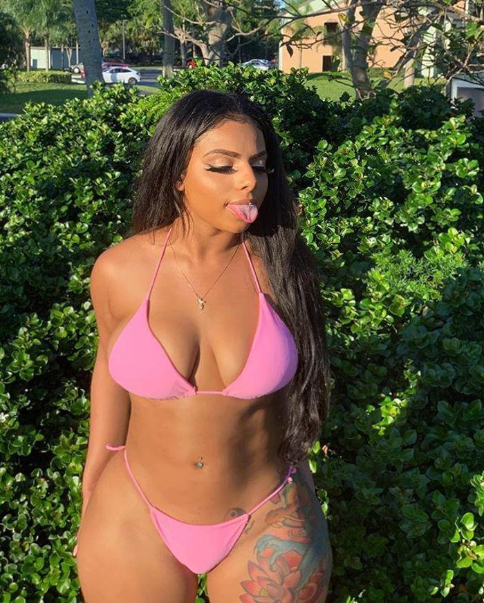 Uzun dili sayesinde Instagramdan 600 bin TL kazanıyor