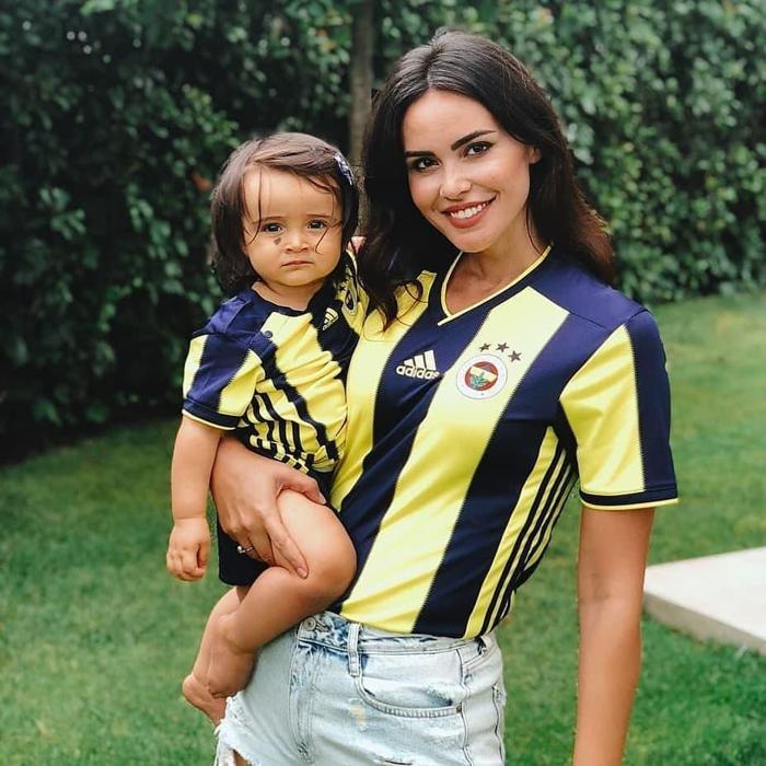 Zeynep Demirel at binmeye merak sardı