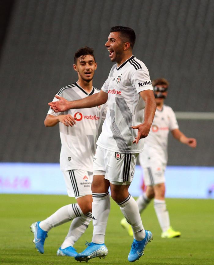 Beşiktaş - Panathinaikos maçında gençler göz doldurdu