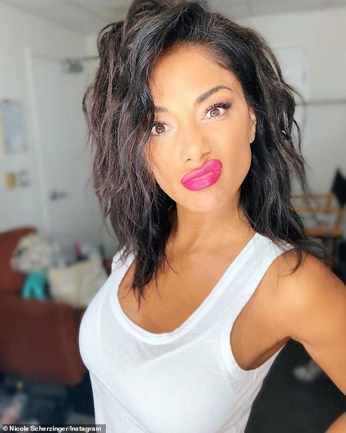 Nicole Scherzingerın çıplak fotoğrafı ve cinsel ilişki videosuna ait link paylaşıldı