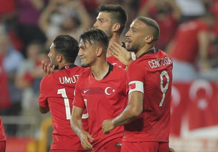 Galatasaraydan İngiltereye Bakayoko ve Cenk Tosun çıkarması