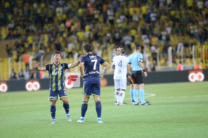 Ozan Tufan golü attı, Emre Belözoğlu hemen yanına koştu