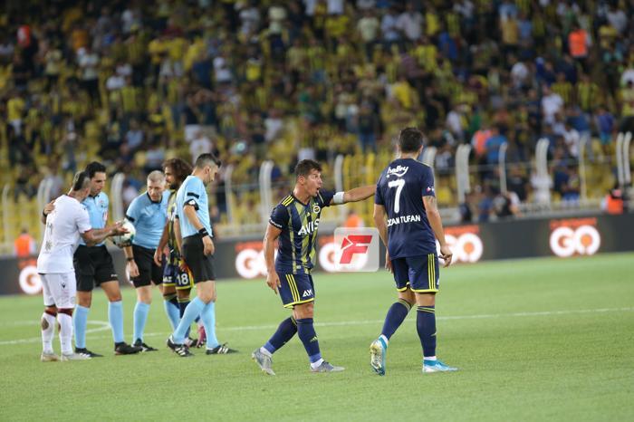 Ozan Tufan golü attı, Emre Belözoğlu hemen yanına koştu